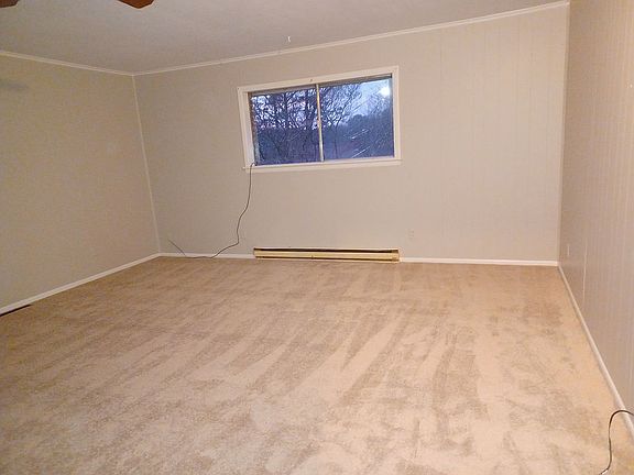 3rd image of 13 Lois Ln