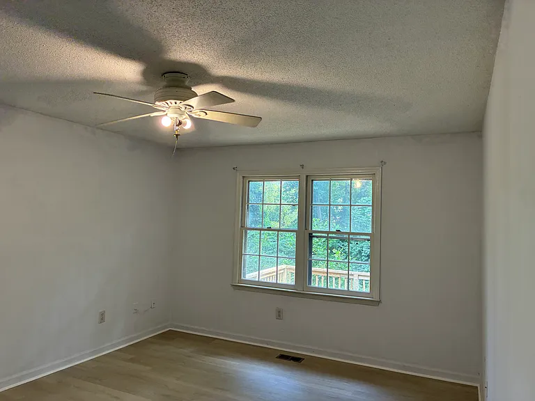 140 Riverdale Dr — Photo 7