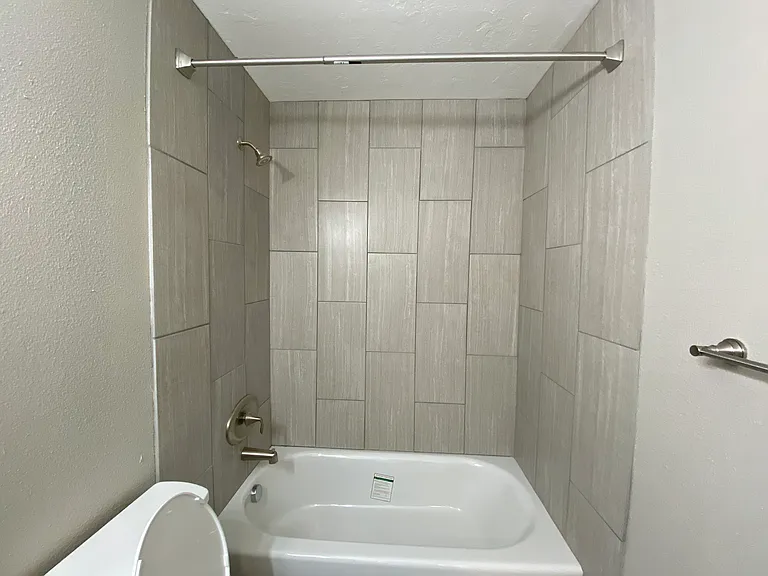 373 Lakewood Dr — Photo 17