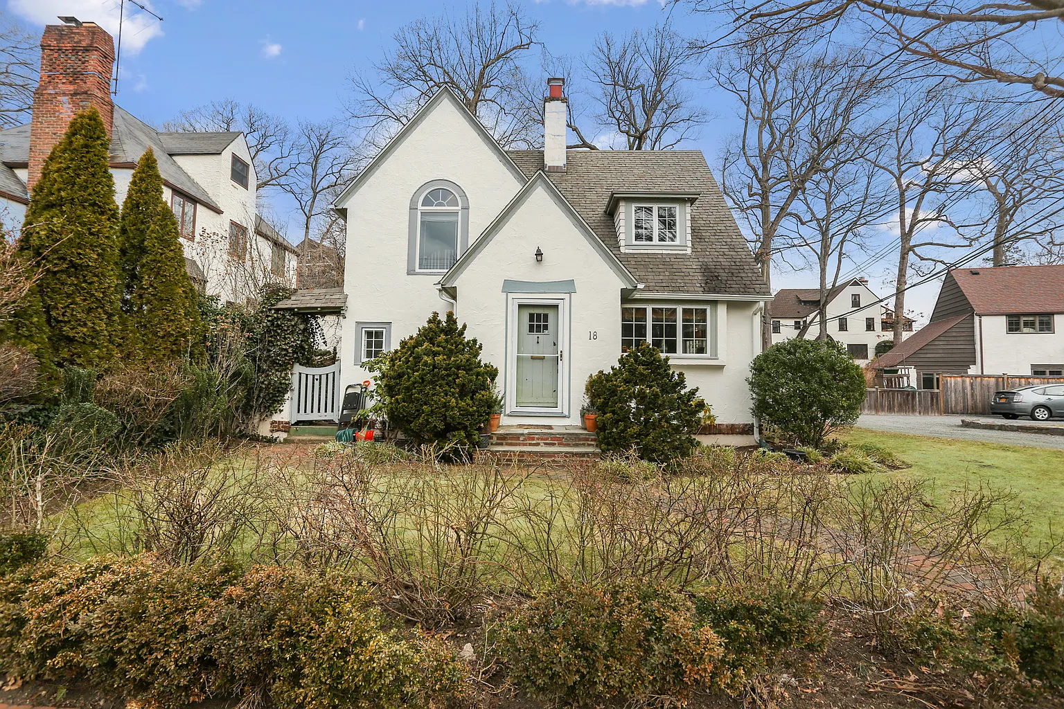 18 Roxbury Rd photo 1