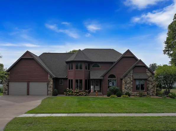 410 S Riverside Dr, Winamac, IN 46996