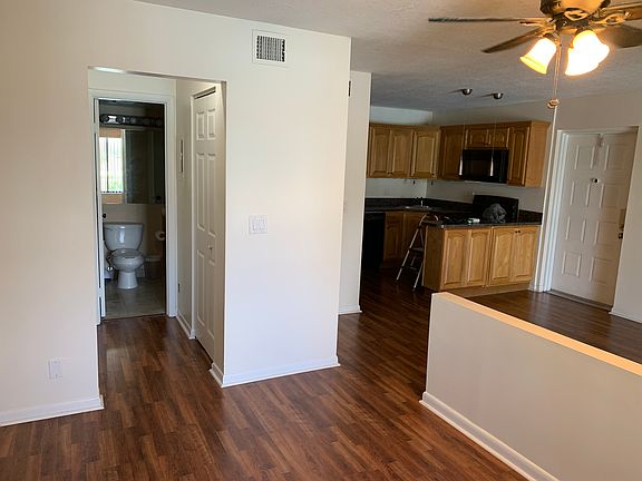 4th image of 708 Sunny Pine Way APT C3