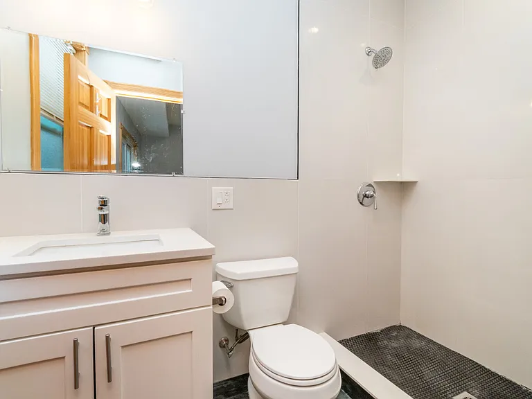 411 Adams St #3 — Photo 9