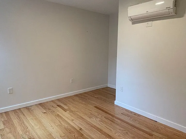 2527 Saint Paul St — Photo 8