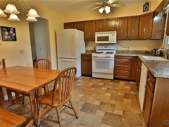 5th image of 135 Partridge Ln