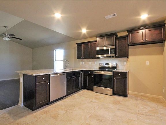 4th image of 1009 E Mimosa Pl