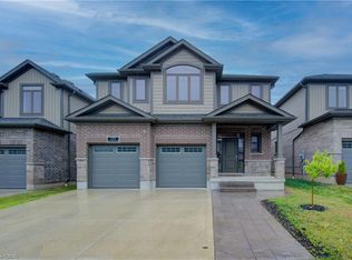 153 Mountain Holly Ct, Waterloo, ON N2V 0E1