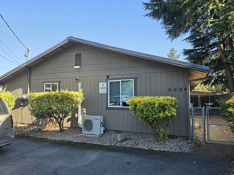 449 SW I St #A — Photo 7