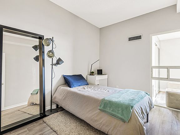 5th image of 2466 Eglinton Ave E