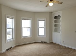 9-11 Pond St 1stFlr 2Bed Carpet FreshPaint NoPets CentralHeat Prkg, Pawtucket, RI 02860
