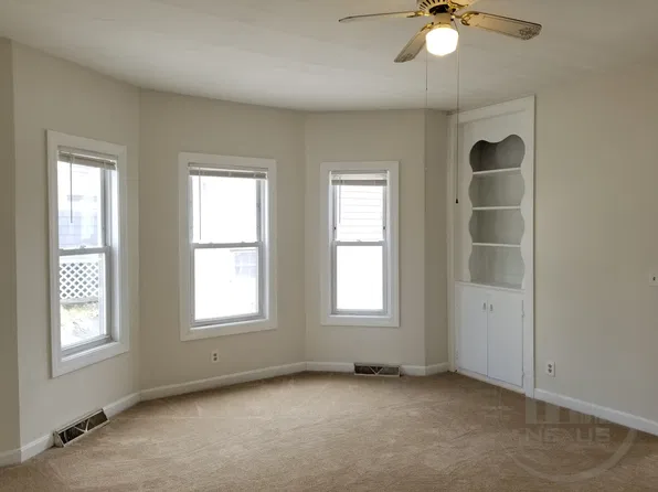  9 Pond St 3rdflr 2b/1b Updated Hardwoods Freshpaint Spacious! Nopets, 9-11 Pond St #1, Pawtucket, RI 02860