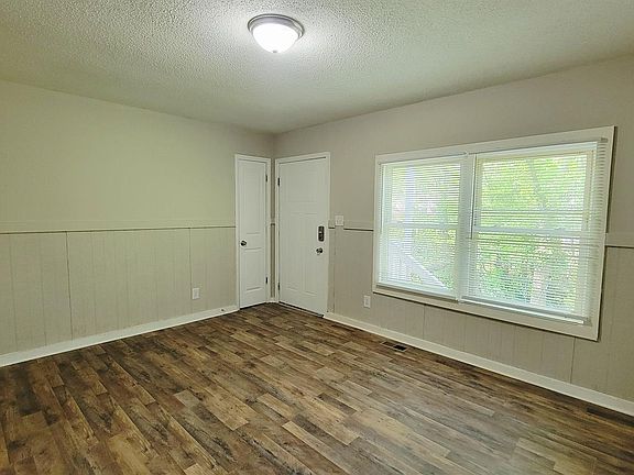 3rd image of 1306 Ragan Ave #A