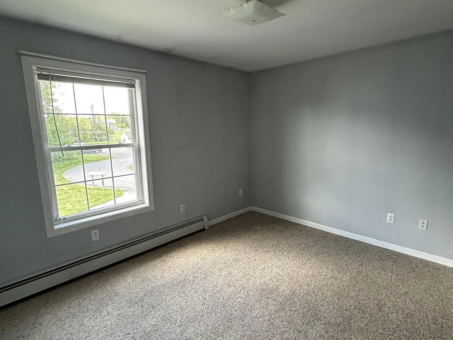 82 Fieldstone Dr — Photo 2