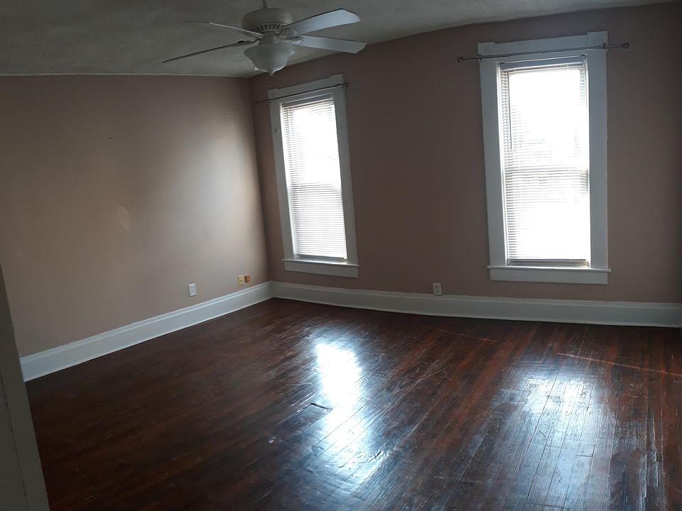 2nd image of 408 Frankfort Sq