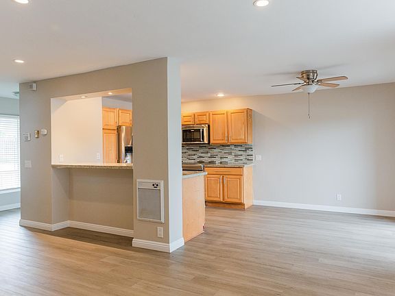 4th image of 712 Silver Dr