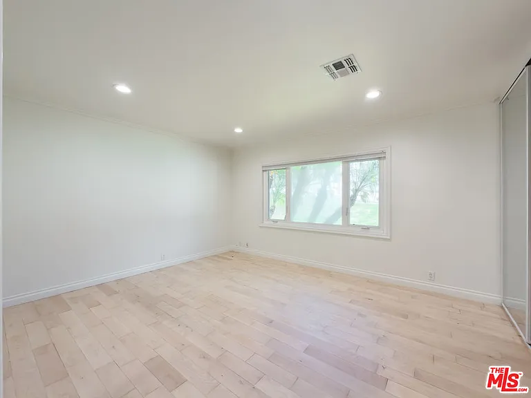 1094 Garden Ln — Photo 31