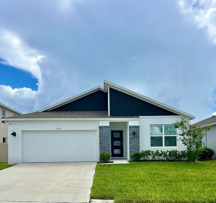 3 bed, 2.0 bath, 1676 sqft, $2,250 — Photo 1