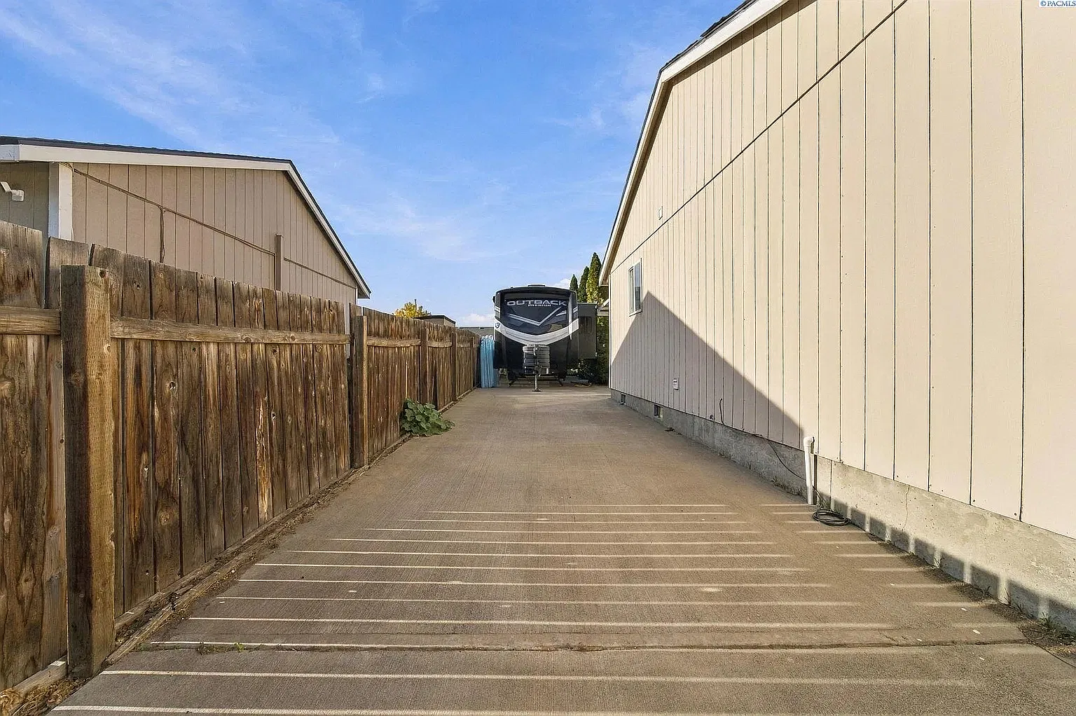 3 bed, 1482 sqft, $2,400 — Photo 3