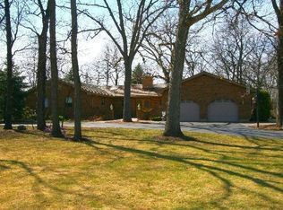 2931 Hidden Lake Dr, Woodstock, IL 60098