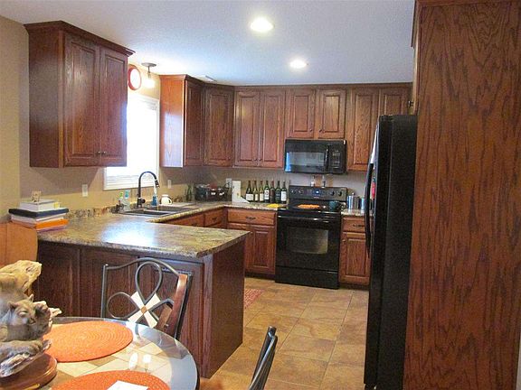 3rd image of 335 Sunny Valley Ln