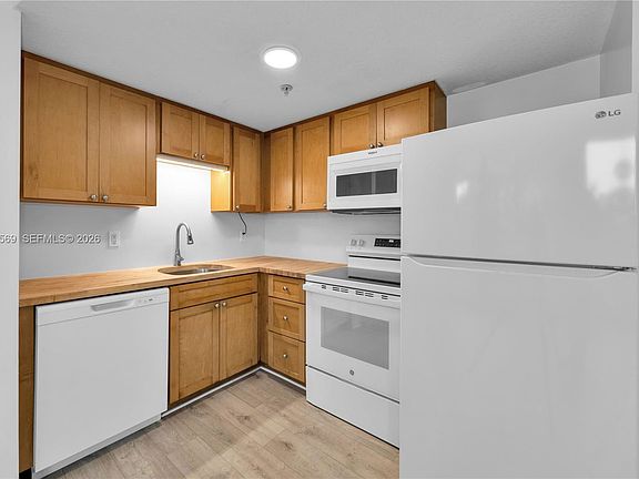 4th image of 2630 SW 28th St