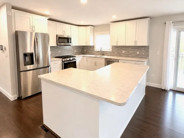 (undisclosed Address), Selden, NY 11784
