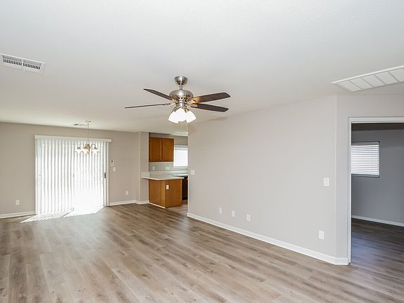 5th image of 9522 Green Spruce St