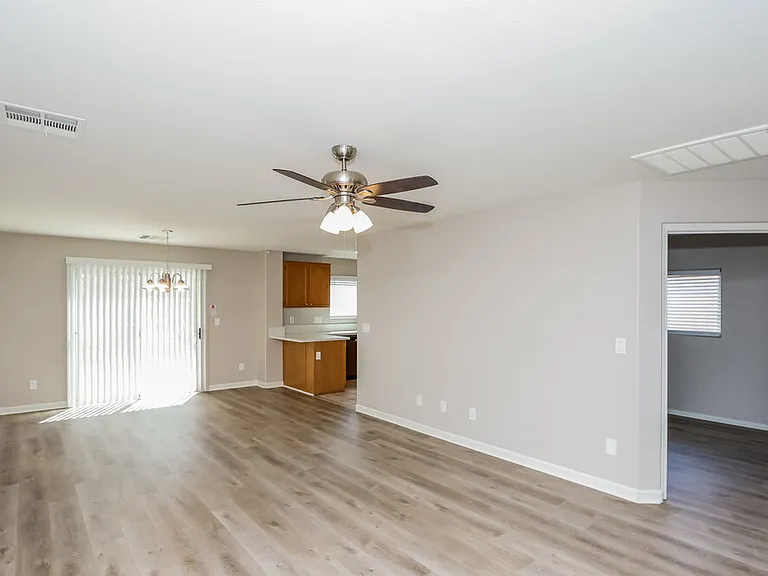9522 Green Spruce St — Photo 5