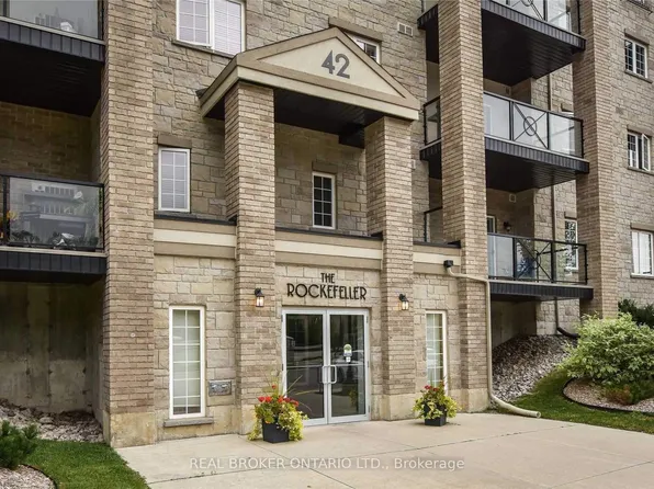42 Ferndale Dr S #108, Barrie, ON L4N 2M5