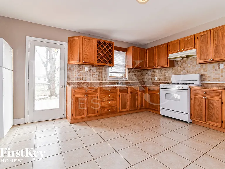 9 Charlotte Dr — Photo 4