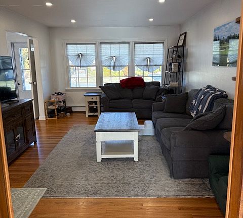 4th image of 9 Glenn Ct Unit A