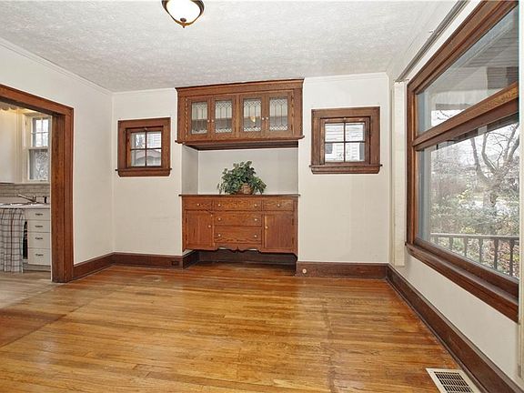 4th image of 2039 Hillcrest Ave