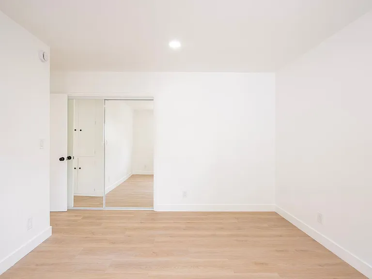 1626 N Fuller Ave — Photo 13