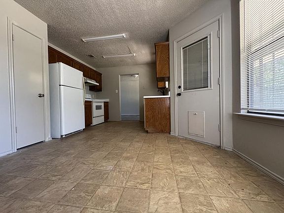 4th image of 2902 Bluejay Dr