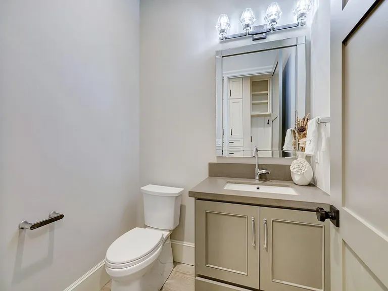 1322 Caywood Ln — Photo 16