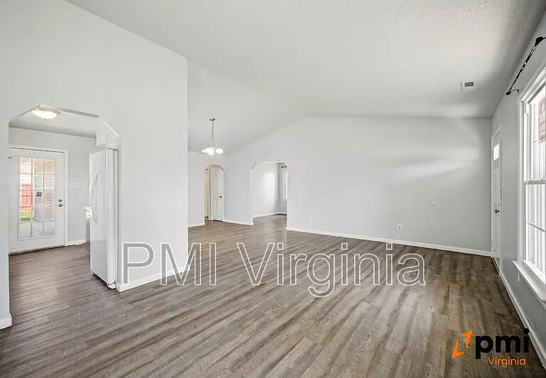 1701 Darrow St — Photo 6