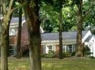 1098 Twin Lakes Dr, Harrisburg, PA 17111
