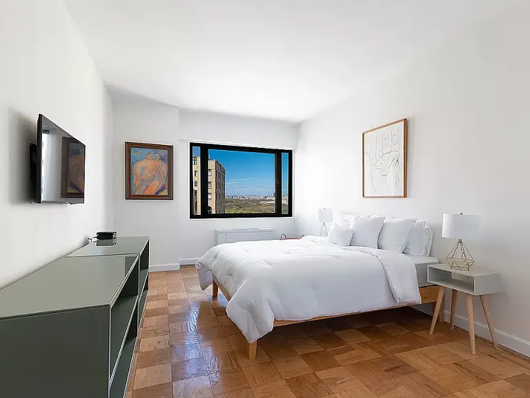 58 W 58th St #33B2 — Photo 3