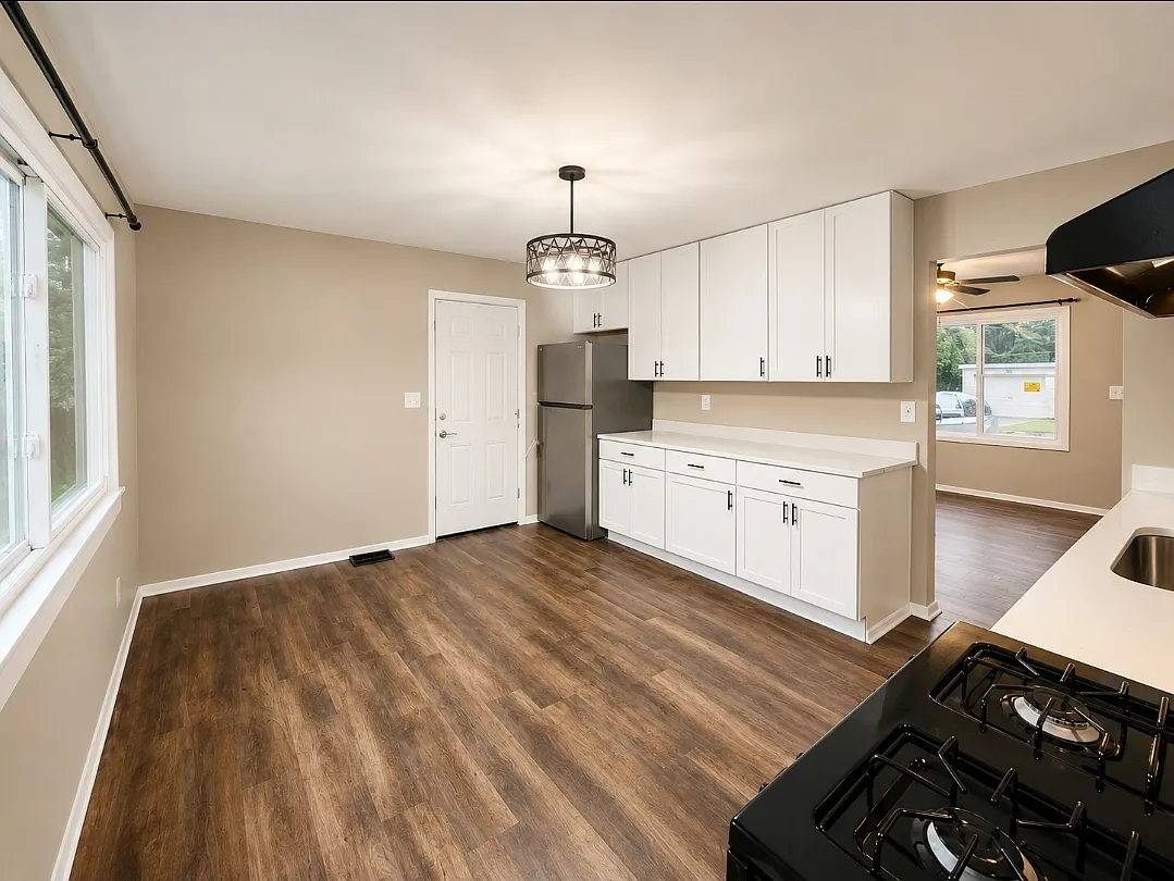 3 bed, 975 sqft, $2,175 — Photo 3