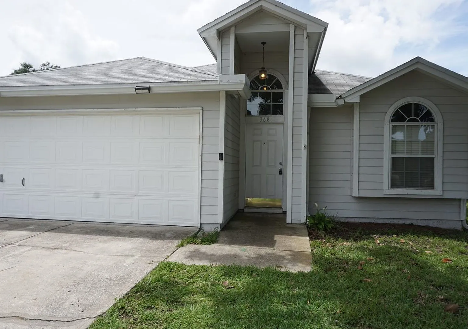 3 Bedroom 2 bathroom House on the Southside of Jacksonville. No additional fees. — Photo 1