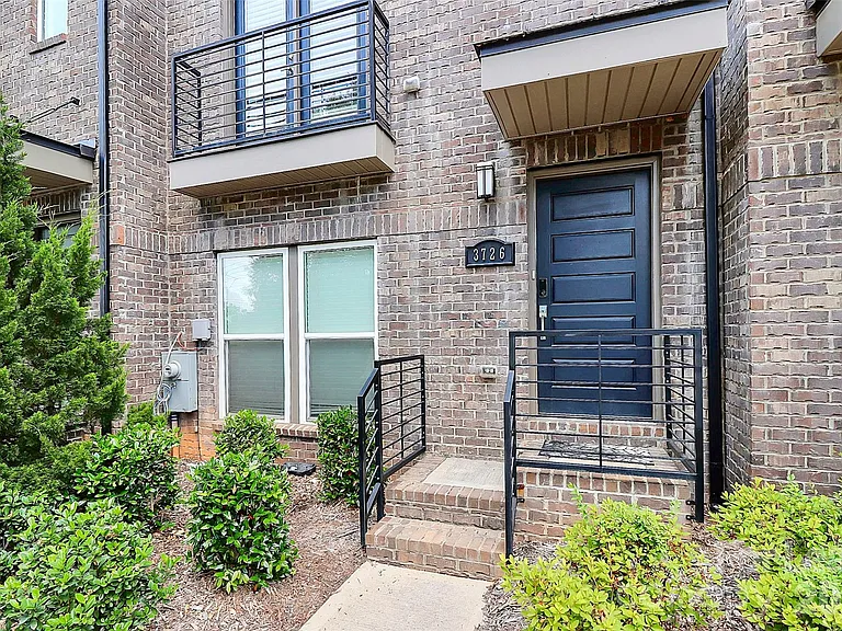 3726 Sky Haven Dr — Photo 2