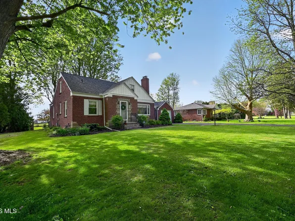 564 S Lallendorf Rd, Oregon, OH 43616