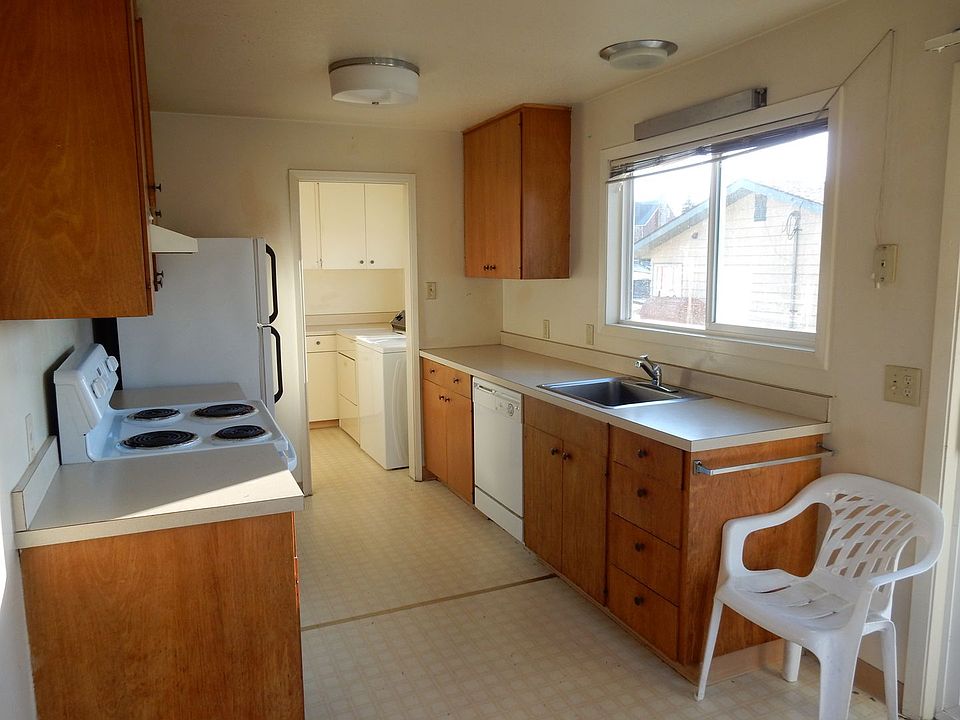 1st image of 417 Carolyn St #2