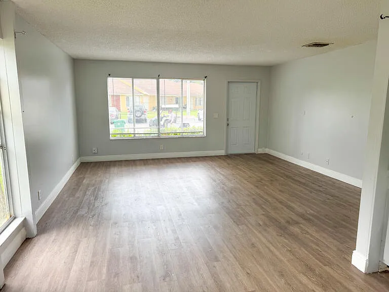 4852 Orleans Ct #D — Photo 11