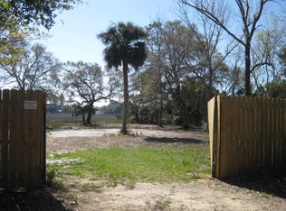 7704 Edingsville Beach Rd, Edisto Island, SC 29438