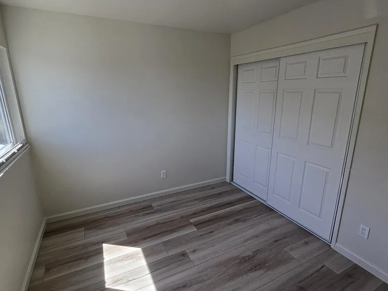 3 bed, 1.0 bath, 1100 sqft, $2,895 — Photo 9