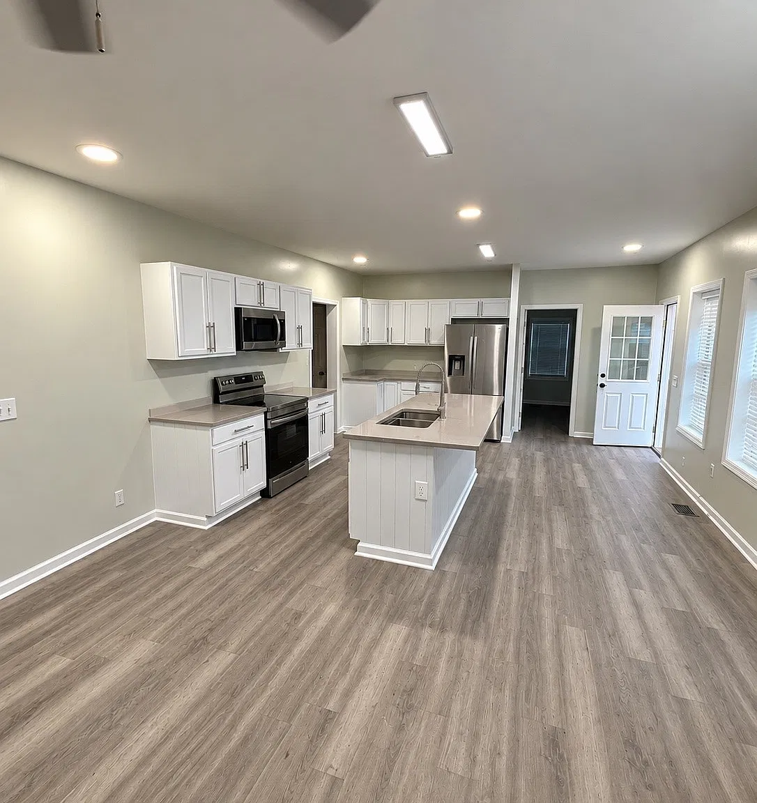 3 bed, 2.0 bath, 1806 sqft, $1,500 — Photo 4