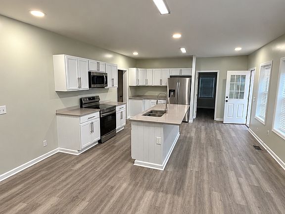 4th image of 446 E Parmer St