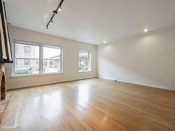 4th image of 947 W Oakdale Ave APT 1E