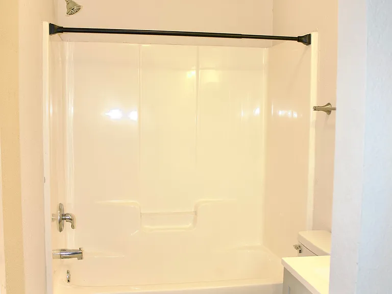 3625 Lake Side Dr — Photo 4